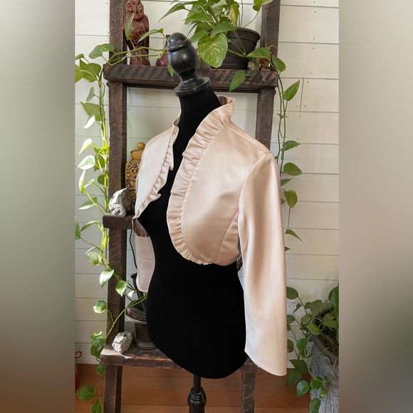 David’s Bridal: Beige Ruffle Collar Bolaro Jacket - Picture 16 of 17